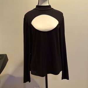 Intempo Women’s Long Sleeve Black Shirt w/Open Design Size 1X Like new condition